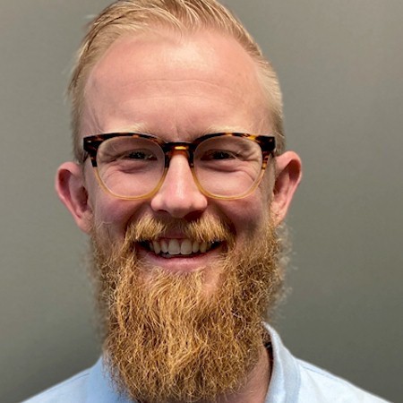 Headshot of Dan Simmons